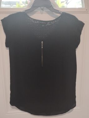 Michele Black Cap Sleeve Blouse with Decorative Front Zip Pull Size Medium